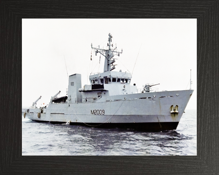 HMS Itchen M2009 River Class Minesweeper 1989 Photo Print - Posters, Prints, & Visual Artwork - by Hampshire Prints (image 3 of 9)