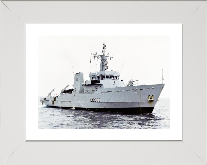 HMS Itchen M2009 River Class Minesweeper 1989 Photo Print - Posters, Prints, & Visual Artwork - by Hampshire Prints (image 4 of 9)