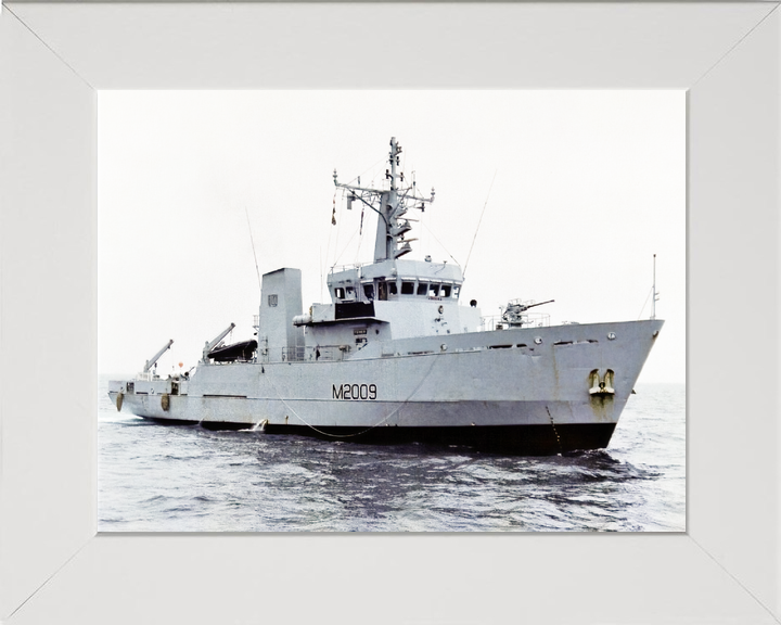 HMS Itchen M2009 River Class Minesweeper 1989 Photo Print - Posters, Prints, & Visual Artwork - by Hampshire Prints (image 5 of 9)