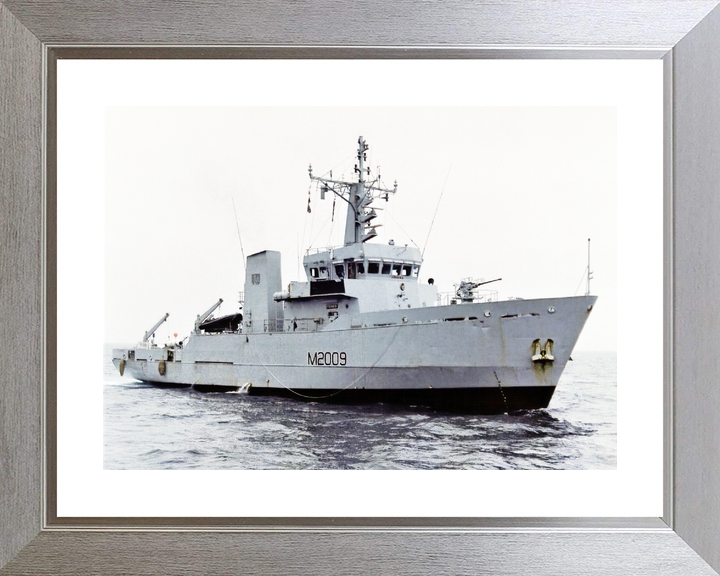 HMS Itchen M2009 River Class Minesweeper 1989 Photo Print - Posters, Prints, & Visual Artwork - by Hampshire Prints (image 6 of 9)