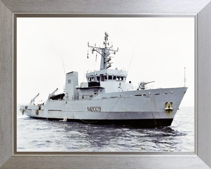 HMS Itchen M2009 River Class Minesweeper 1989 Photo Print - Posters, Prints, & Visual Artwork - by Hampshire Prints (image 7 of 9)