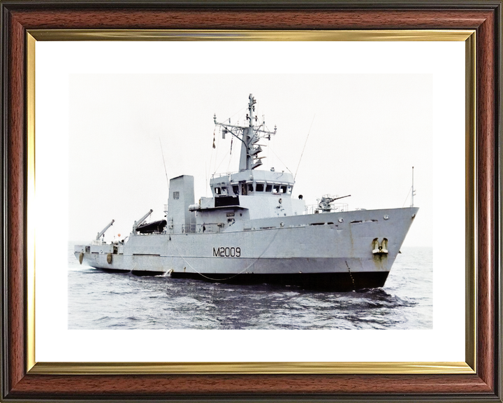 HMS Itchen M2009 River Class Minesweeper 1989 Photo Print - Posters, Prints, & Visual Artwork - by Hampshire Prints (image 8 of 9)