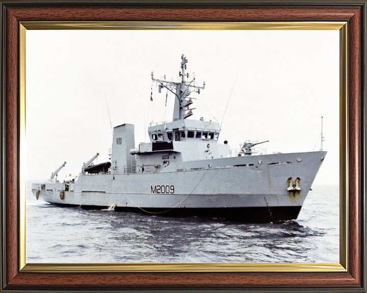 HMS Itchen M2009 River Class Minesweeper 1989 Photo Print - Posters, Prints, & Visual Artwork - by Hampshire Prints (image 9 of 9)