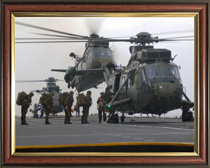 Royal Marine Commando Hands to Assault Stations Photo Print - 40 Commando Posters, Prints, & Visual Artwork Hampshire Prints 10 x 8 Classic Frame No