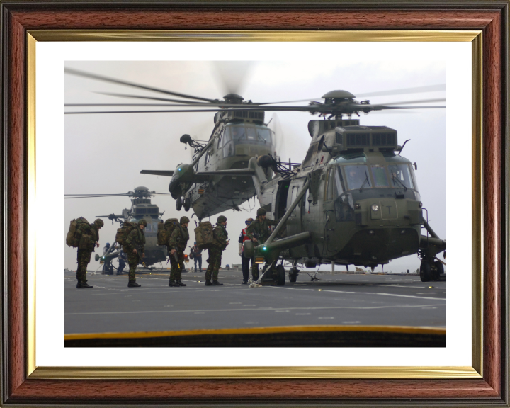 Royal Marine Commando Hands to Assault Stations Photo Print - 40 Commando Posters, Prints, & Visual Artwork Hampshire Prints 10 x 8 Classic Frame Yes