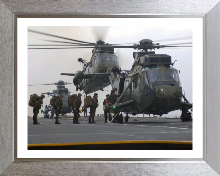 Royal Marine Commando Hands to Assault Stations Photo Print - 40 Commando Posters, Prints, & Visual Artwork Hampshire Prints 10 x 8 Silver Frame Yes