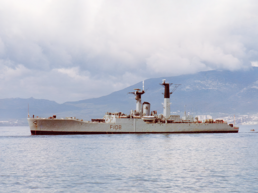HMS Londonderry F108 Rothesay Class Frigate 1983 Port Beam View Photo Print - Posters, Prints, & Visual Artwork - by Hampshire Prints (image 1 of 9)