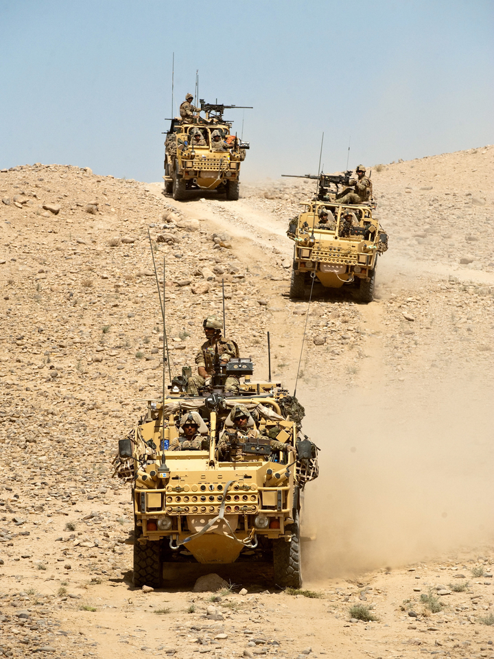 Royal Marine Commando moving through the desert Photo Print - 40 Commando Posters, Prints, & Visual Artwork Hampshire Prints