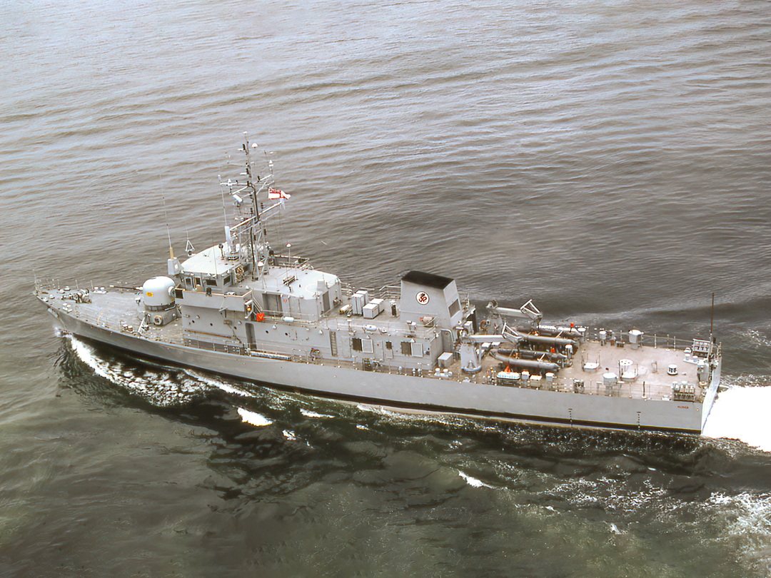 HMS Plover P240 Peacock Class Patrol Vessel July 1986 High Port Side View Photo Print - Posters, Prints, & Visual Artwork - by Hampshire Prints (image 1 of 9)