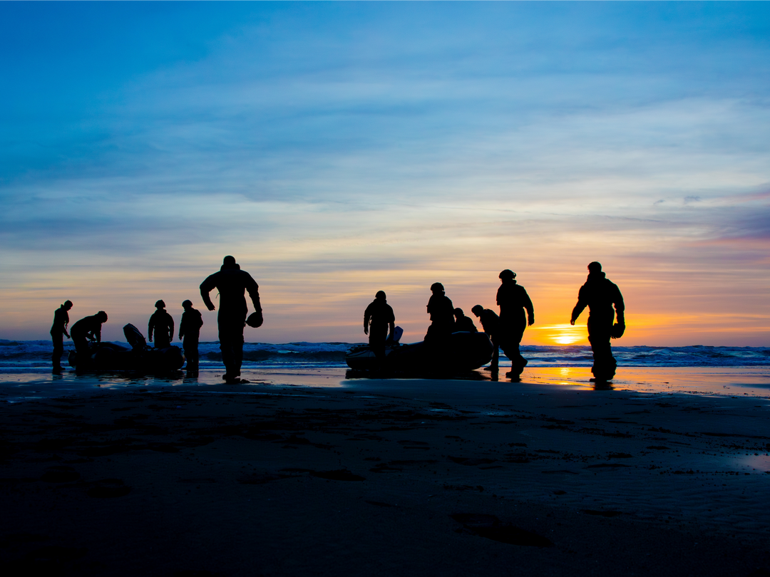 Royal Marine Commando practice surf drills Photo Print - 40 Commando Posters, Prints, & Visual Artwork Hampshire Prints 6 x 4 No Frame No