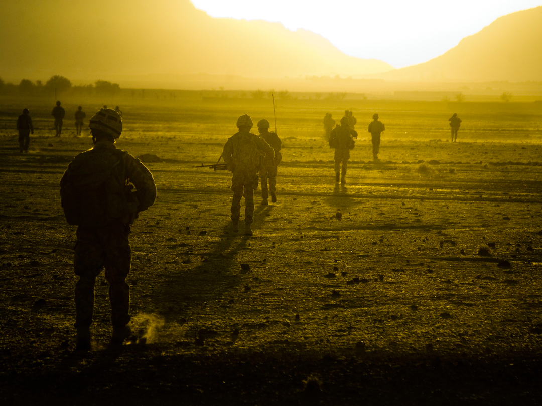 Royal Marine Commando Patrol at Dawn Photo Print - 40 Commando Posters, Prints, & Visual Artwork Hampshire Prints 6 x 4 No Frame No