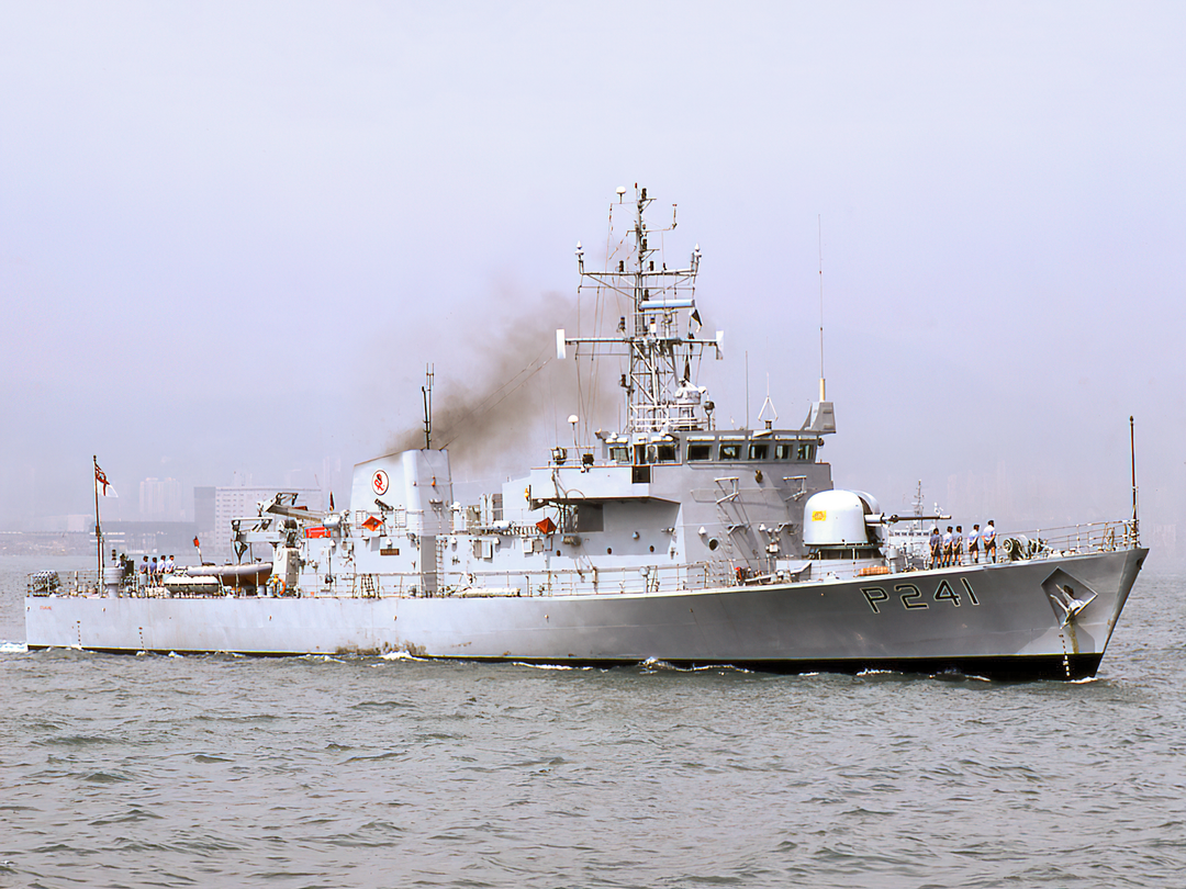 HMS Starling P241 Peacock Class Patrol Vessel August 1986 Photo Print - Posters, Prints, & Visual Artwork - by Hampshire Prints (image 1 of 9)