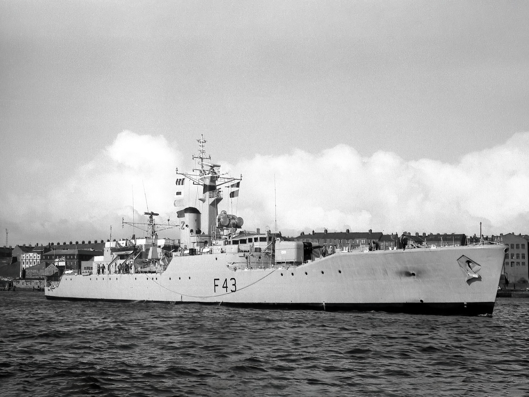 HMS Torquay F43 Whitby Class Frigate Starboard Side View Photo Print - Posters, Prints, & Visual Artwork - by Hampshire Prints (image 1 of 9)