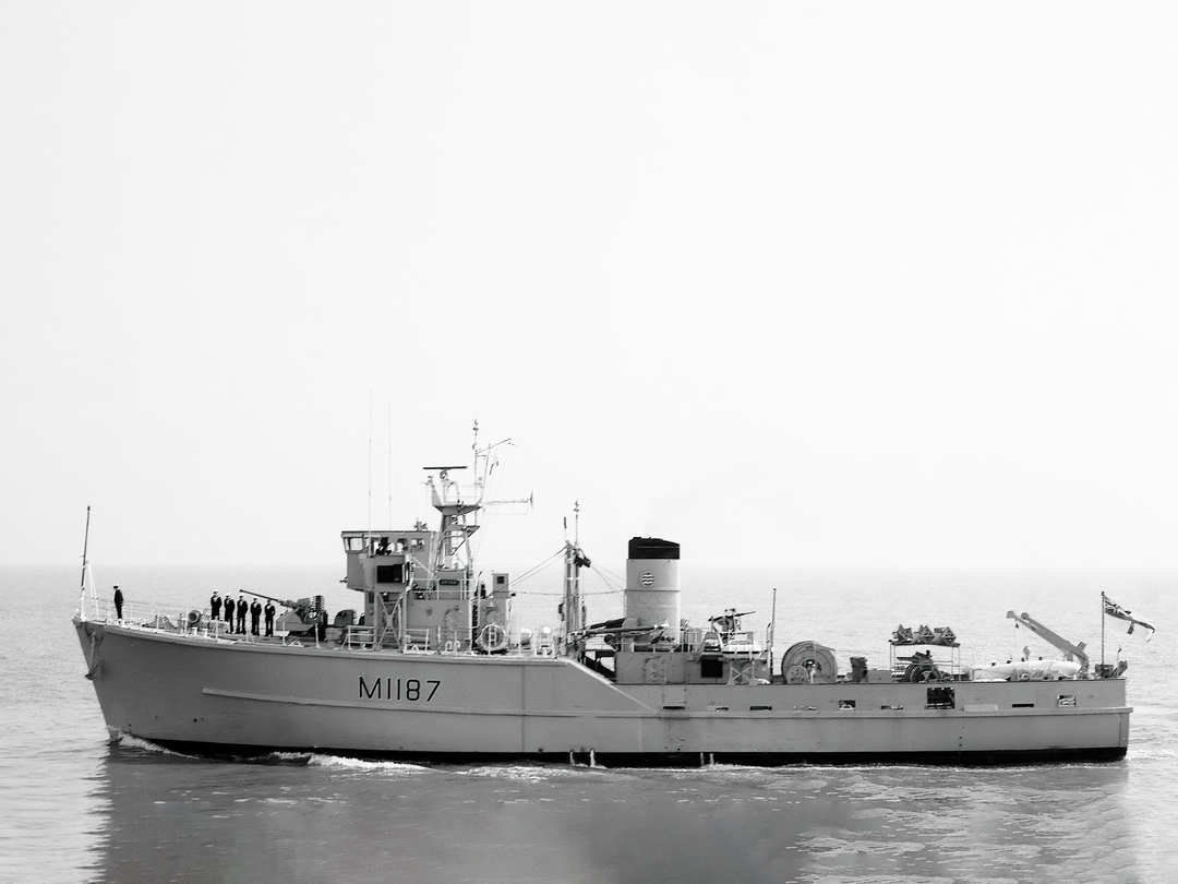 HMS Upton M1187 Ton Class Minesweeper Photo Print - Posters, Prints, & Visual Artwork - by Hampshire Prints (image 1 of 9)