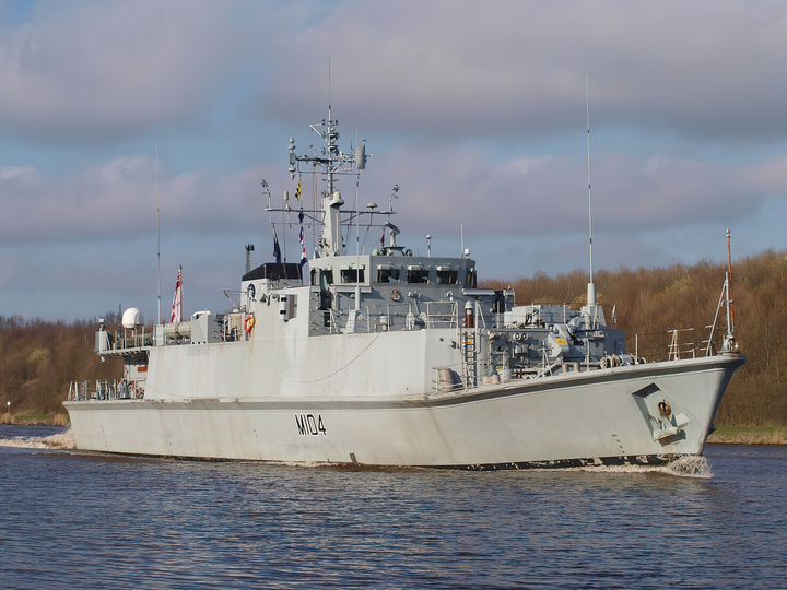 HMS Walney M104 Sandown Class Minehunter Starboard View Photo Print - Posters, Prints, & Visual Artwork - by Hampshire Prints (image 1 of 9)