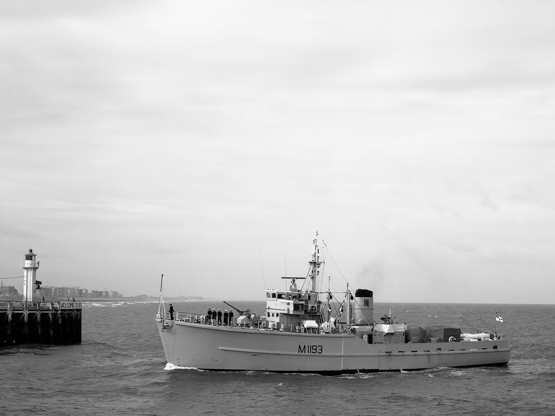 HMS Wolverton M1193 Ton Class Minesweeper Photo Print - Posters, Prints, & Visual Artwork - by Hampshire Prints (image 1 of 9)