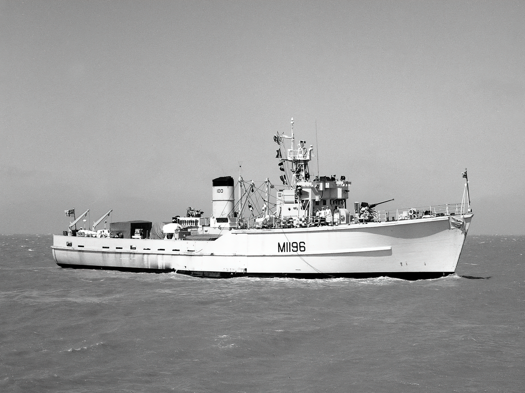 HMS Yarnton M1196 Ton Class Minesweeper Warship Photo Print - Posters, Prints, & Visual Artwork - by Hampshire Prints (image 1 of 9)