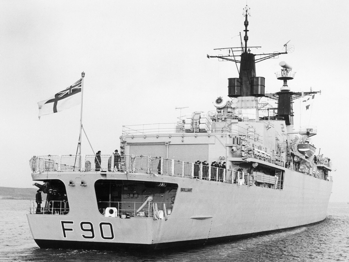 HMS Brilliant (F90) Royal Navy Type 22 Frigate Low Starboard Quarter View Photo Print Wall Art Decor Posters, Prints, & Visual Artwork Hampshire Prints 6 x 4 No Frame No