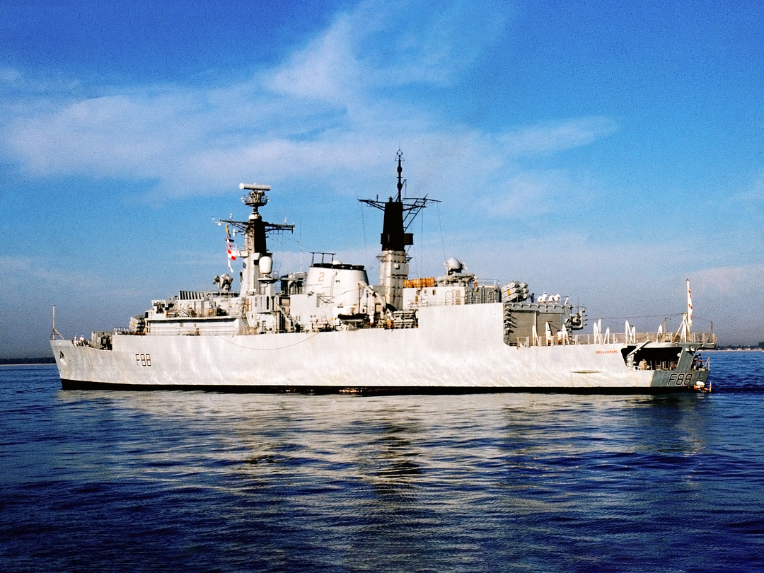 HMS Broadsword (F88) Royal Navy Type 22 Frigate Low Port Side View Photo Print Wall Art Decor Posters, Prints, & Visual Artwork Hampshire Prints 6 x 4 No Frame No