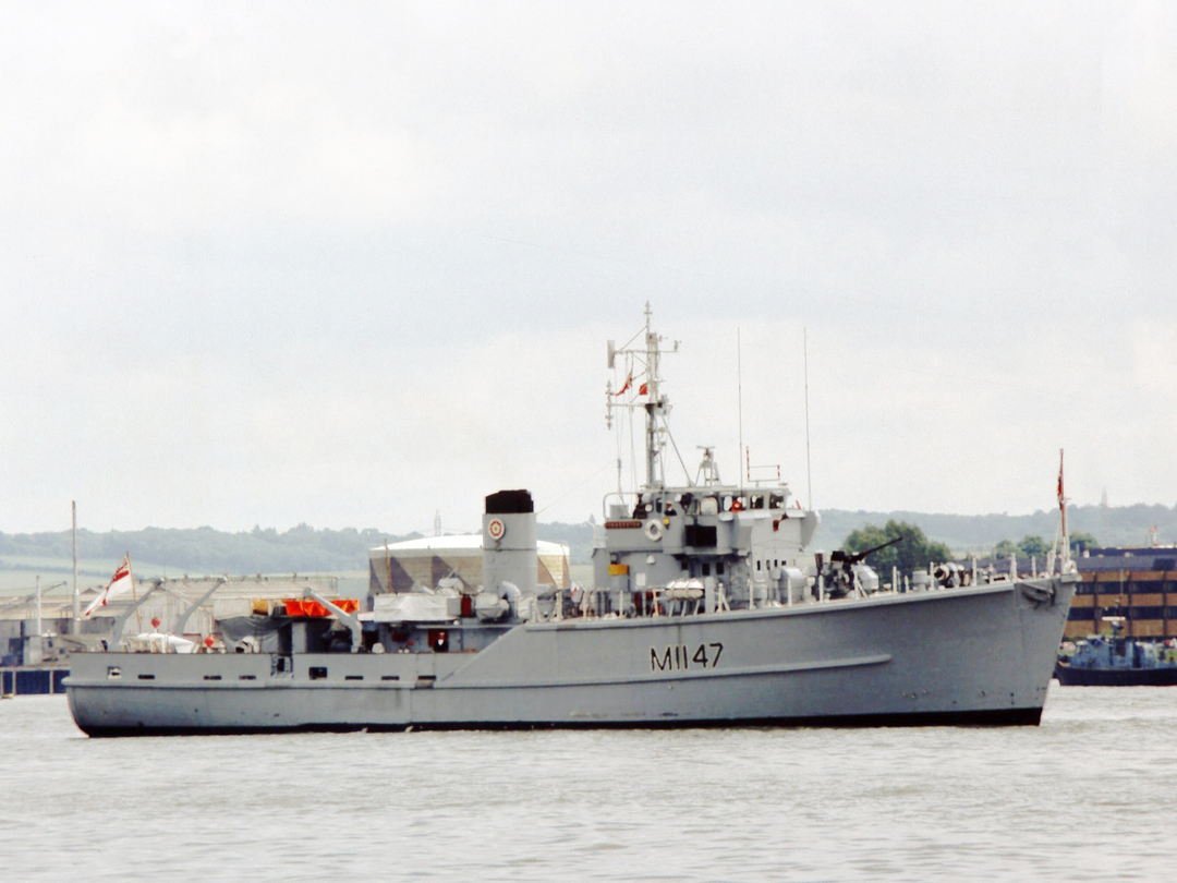 HMS Hubberston (M1147) Royal Navy Ton Class Minesweeper Starboard View Photo Print Wall Art Decor - Posters, Prints, & Visual Artwork - by Hampshire Prints (image 1 of 9)