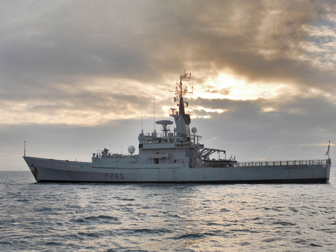 HMS Dumbarton Castle (P265) Royal Navy Castle Class Patrol Vessel At Sunset Photo Print Wall Art Decor Posters, Prints, & Visual Artwork Hampshire Prints 6 x 4 No Frame No