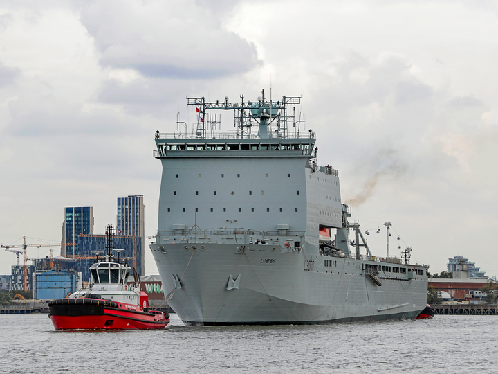 RFA Lyme Bay (L3007) Photo Print - With Tugs - Royal Fleet Auxiliary Bay Class Ship Hampshire Prints 6 x 4 No Frame No