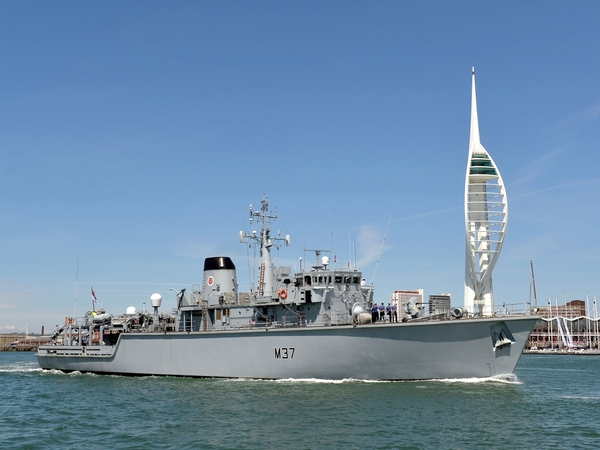 HMS Chiddingfold M37 Hunt Class Minehunter 9 June 2014 Leaving Portsmouth