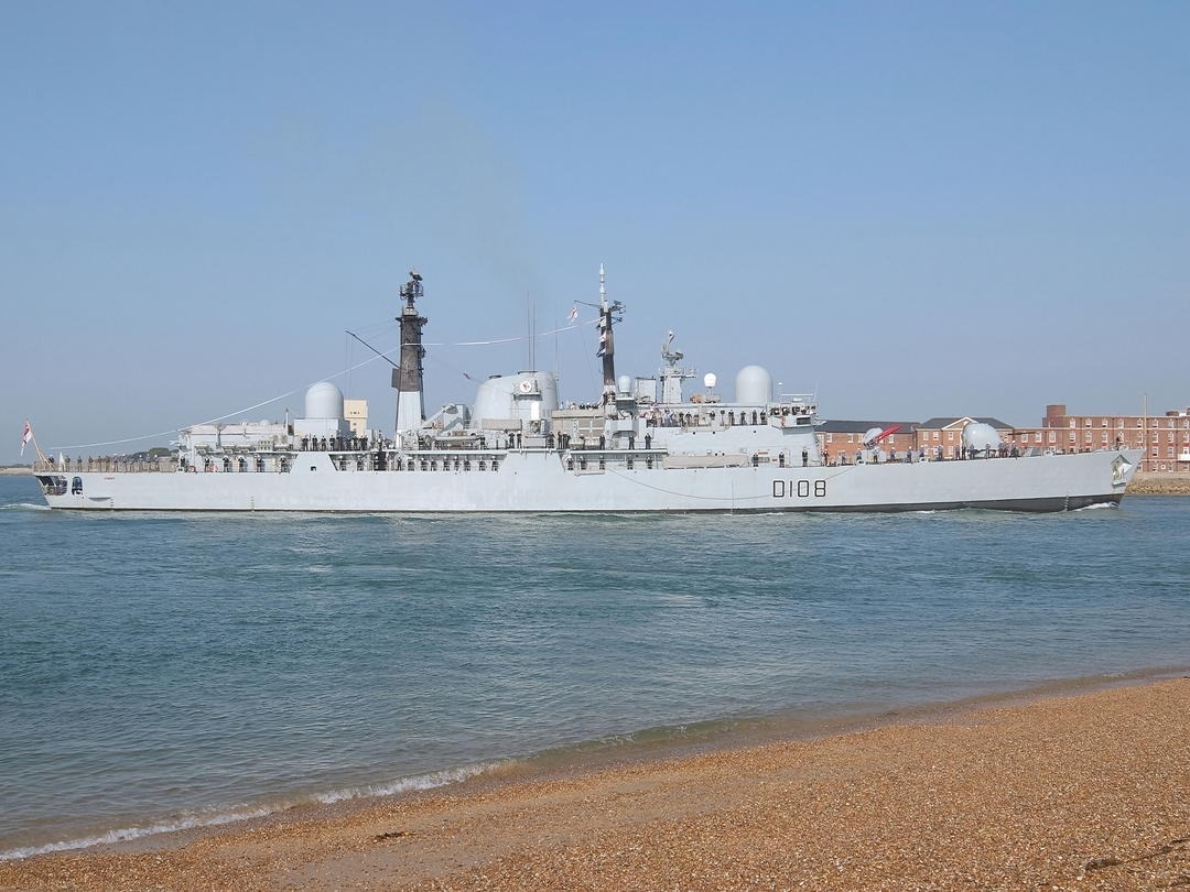 HMS Cardiff (D108) Royal Navy Type 42 Destroyer Paying Off Photo Print Wall Art Decor Posters, Prints, & Visual Artwork Hampshire Prints 6 x 4 No Frame No