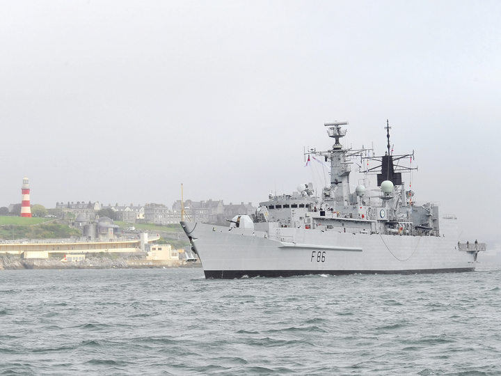 HMS Campbeltown (F86) Royal Navy Type 22 Frigate Entering Plymouth Photo Print Wall Art Decor Posters, Prints, & Visual Artwork Hampshire Prints 6 x 4 No Frame No