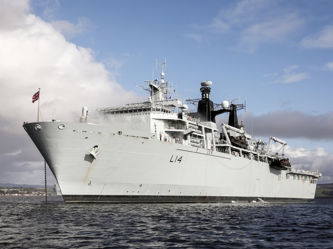 HMS Albion (L14) Royal Navy Albion Class Amphibious Ship Port Bow View Photo Print Wall Art Naval Decor UK Posters, Prints, & Visual Artwork Hampshire Prints 6 x 4 No Frame No