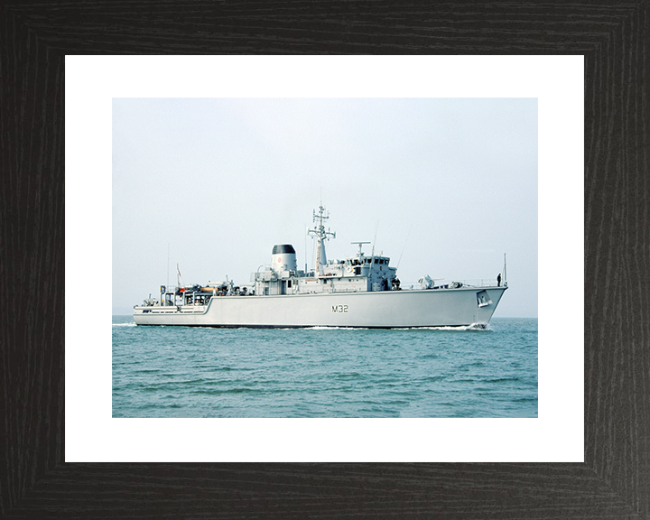 HMS Cottesmore (M32) Royal Navy Hunt Class Mine Warfare Vessel Starboard Beam View Photo Print Wall Art Decor Posters, Prints, & Visual Artwork Hampshire Prints 10 x 8 Black Frame Yes