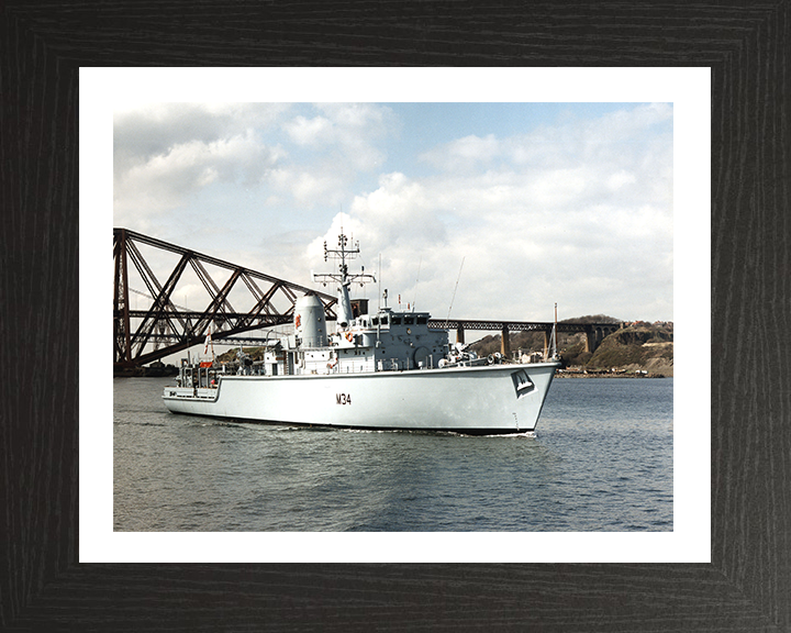 HMS Middleton M34 | Photo Print | Framed Print | Hunt Class | Mine Warfare Vessel | Royal Navy Hampshire Prints