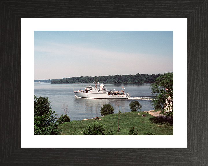 HMS Dulverton M35 | Photo Print | Framed Print | Hunt Class | Mine Warfare Vessel | Royal Navy Posters, Prints, & Visual Artwork Hampshire Prints