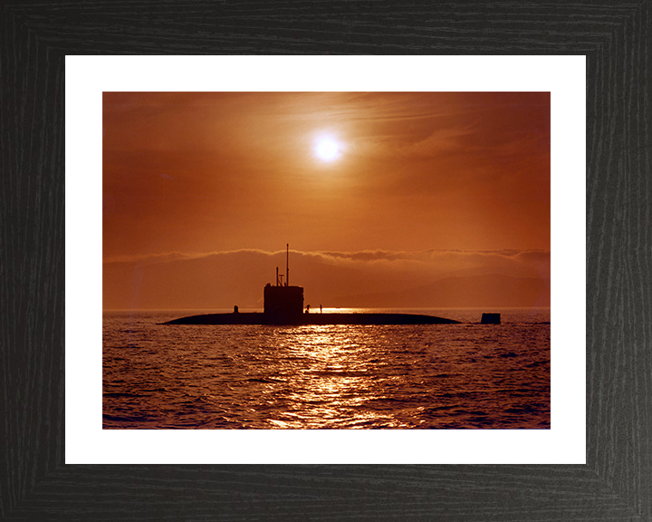 HMS Splendid (S106) Photo Print - Clyde 1995 - Royal Navy Swiftsure Class Submarine Hampshire Prints 10 x 8 Black Frame Yes