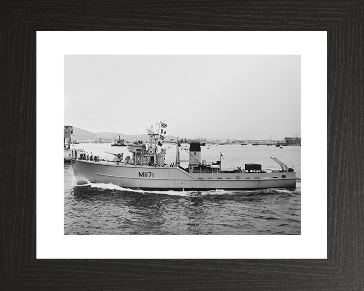 HMS Aldington (M1171) Royal Navy Ton Class Minesweeper Warship Entering Port Photo Print Wall Art Decor Posters, Prints, & Visual Artwork Hampshire Prints 10 x 8 Black Frame Yes