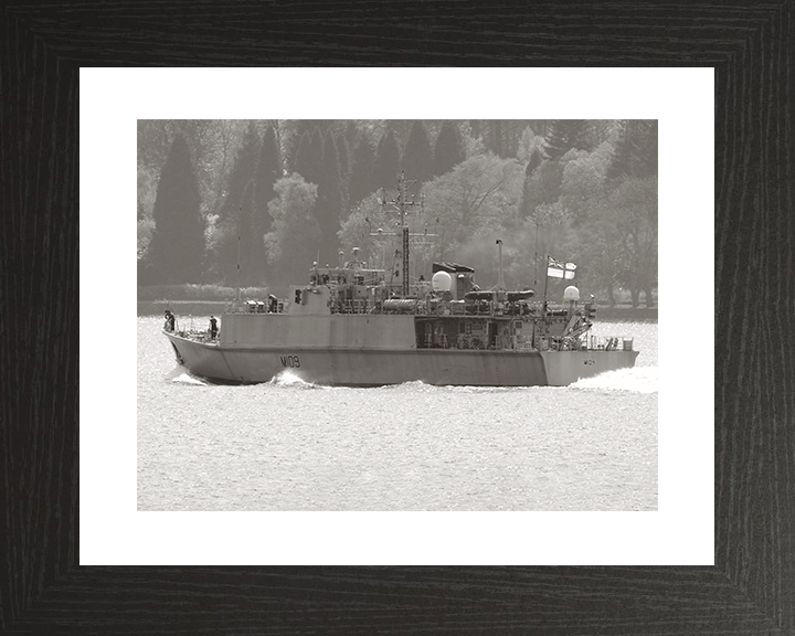 HMS Bangor (M109) Royal Navy Sandown Class Minehunter Clyde 2008 Photo Print Wall Art Decor Posters, Prints, & Visual Artwork Hampshire Prints 10 x 8 Black Frame Yes