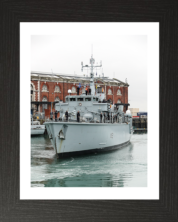 HMS Cattistock (M31) Photo Print - Portsmouth 2019 - Royal Navy Hunt Class MineHunter Posters, Prints, & Visual Artwork Hampshire Prints 10 x 8 Black Frame Yes