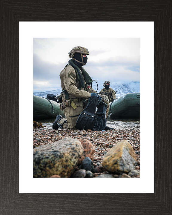 Royal Marine Kneeling with Flippers During beach assault Photo Print 30 Commando Marines Wall Art Decor Posters, Prints, & Visual Artwork Hampshire Prints 10 x 8 Black Frame Yes