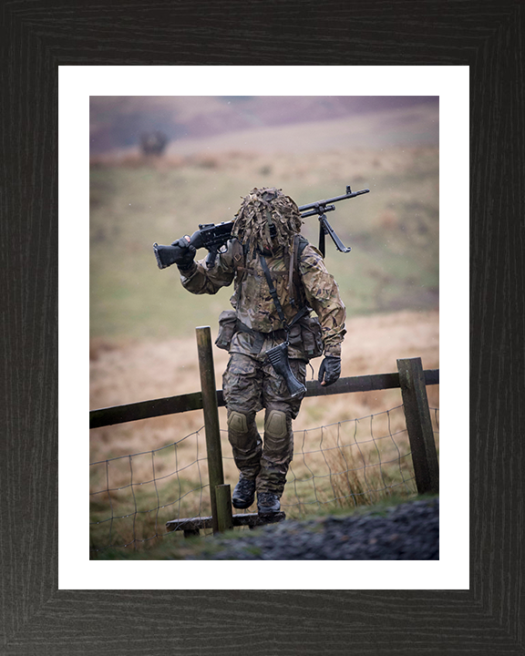 Soldier Carrying a GPMG Photo Print - British Army Hampshire Prints 10 x 8 Black Frame Yes