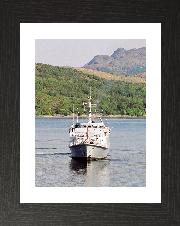 HMS Blyth (M111) Royal Navy Sandown Class Minehunter Bow View Photo Print Wall Art Decor Posters, Prints, & Visual Artwork Hampshire Prints 10 x 8 Black Frame Yes