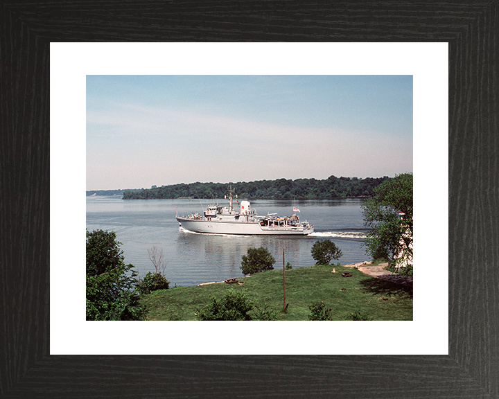 HMS Dulverton (M35) Royal Navy Hunt Class Mine Warfare Vessel USA 1985 Photo Print Wall Art Decor Posters, Prints, & Visual Artwork Hampshire Prints 10 x 8 Black Frame Yes