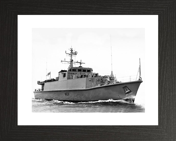 HMS Walney M104 | Photo Print | Framed Print | Sandown Class | minesweeper | Royal Navy Hampshire Prints