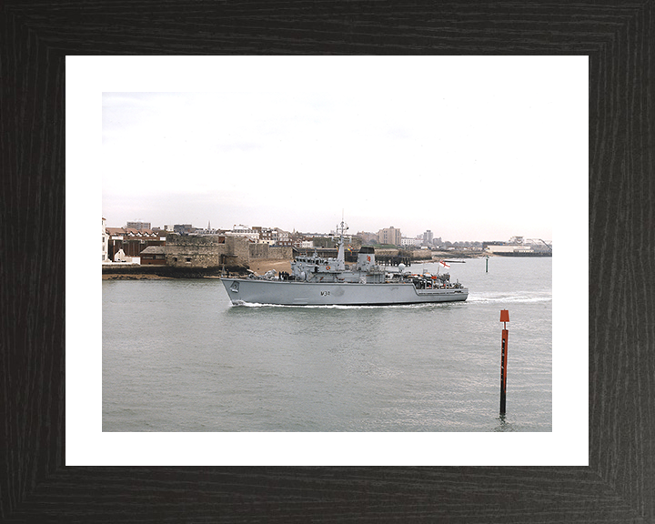 HMS Middleton (M34) Photo Print - Portsmouth 1997 - Royal Navy Hunt Class Mine Warfare Vessel Hampshire Prints 10 x 8 Black Frame Yes