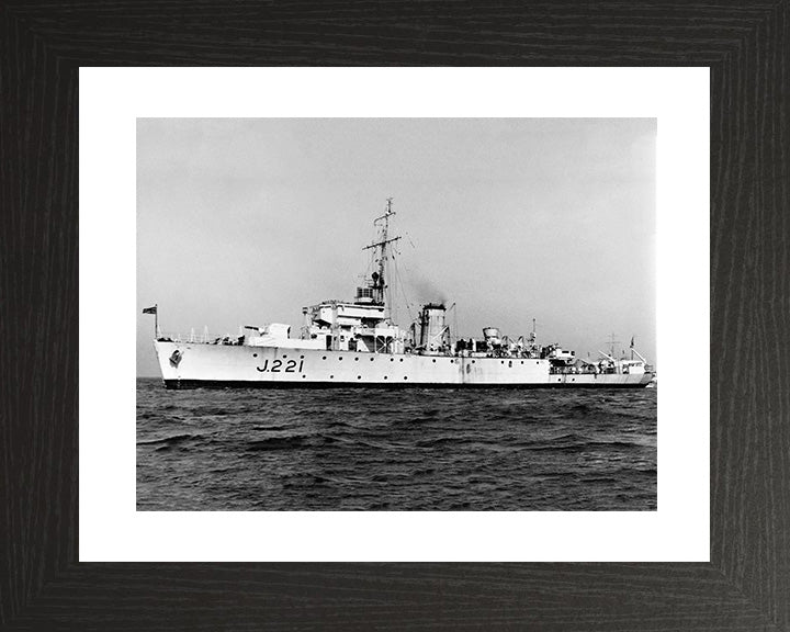 HMS Onyx J221 Royal Navy Algerine class minesweeper Photo Print or Framed Print - Hampshire Prints