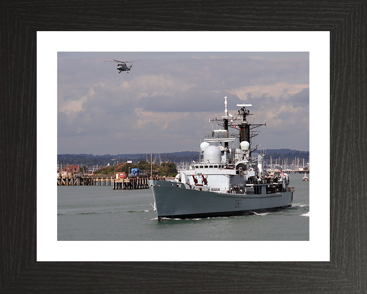 HMS Edinburgh (D97) Royal Navy Type 42 Destroyer Leaving Portsmouth 2006 Photo Print Wall Art Decor Posters, Prints, & Visual Artwork Hampshire Prints 10 x 8 Black Frame Yes