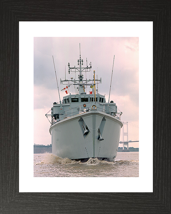 HMS Berkeley (M40) Royal Navy Hunt Class Mine Warfare Vessel Bow View Photo Print Wall Art Decor Posters, Prints, & Visual Artwork Hampshire Prints 10 x 8 Black Frame Yes