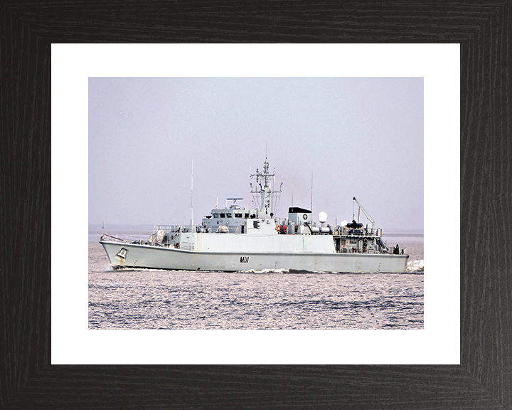 HMS Blyth (M111) Royal Navy Sandown Class Minehunter Port Side View Photo Print Wall Art Decor Posters, Prints, & Visual Artwork Hampshire Prints 10 x 8 Black Frame Yes