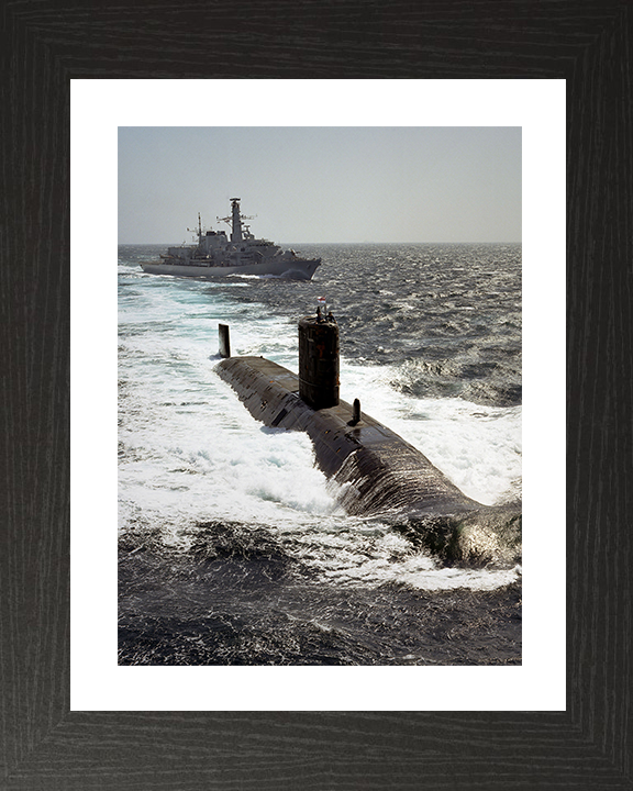 HMS Triumph (S93) Photo Print - Red Sea 2001 - Royal Navy Trafalgar Class Submarine Hampshire Prints 10 x 8 Black Frame Yes