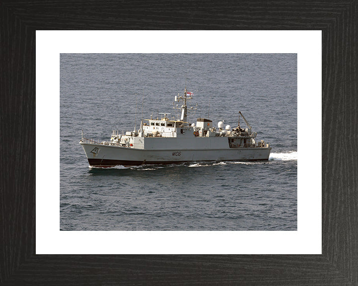 HMS Penzance M106 | Photo Print | Framed Print | Sandown Class | Minehunter | Royal Navy Hampshire Prints