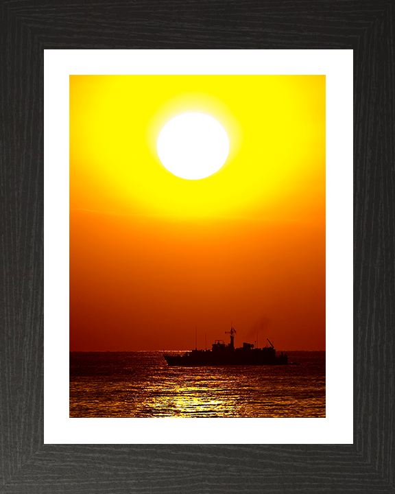 HMS Pembroke (M107) Photo Print - At Sunset 2010 - Royal Navy Sandown Class Minehunter Hampshire Prints 10 x 8 Black Frame Yes